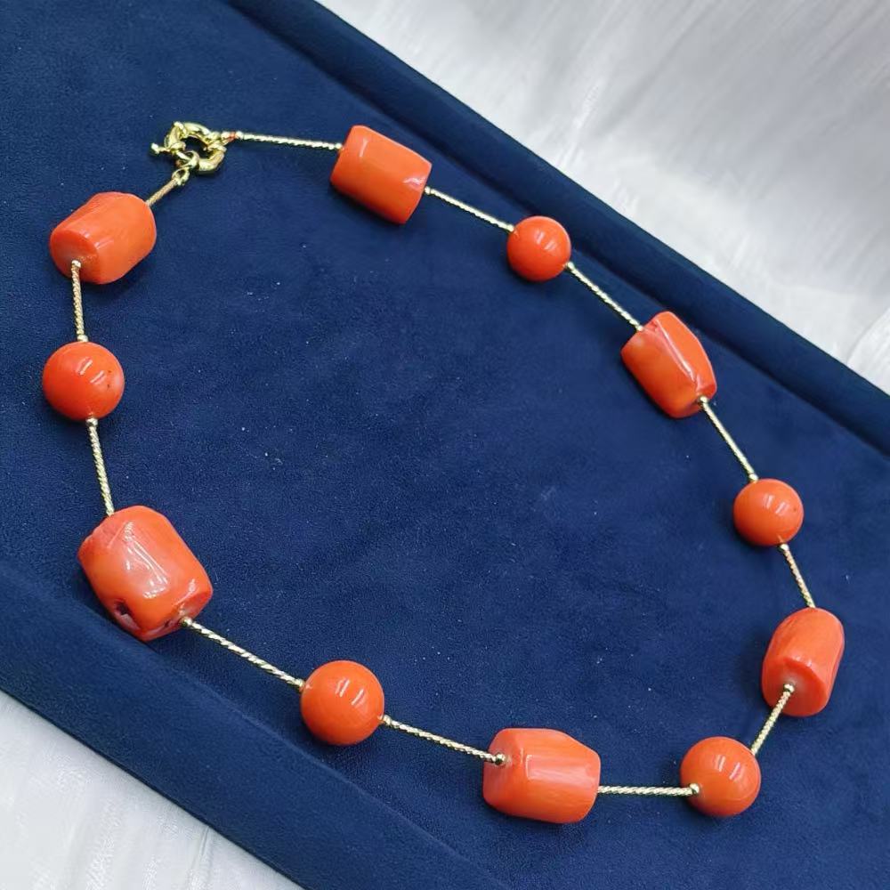 Freshwater Line - Colar Curto de Contas de Coral